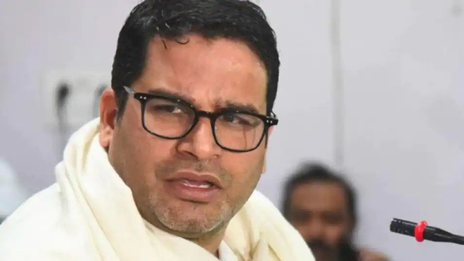 ट्वीट और कैंडिल मार्च से भाजपा को हराना मुश्किल- प्रशांत किशोर Election strategist Prashant Kishor has once again attacked the Congress. Prashant Kishor said that democracy in Congress