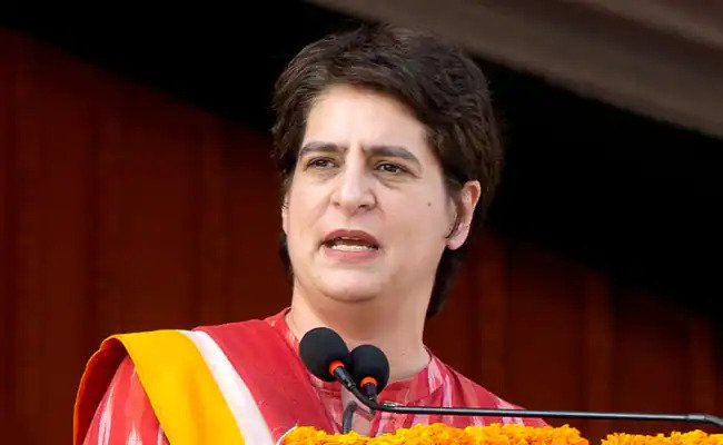 यूपी में सीएम फेस वाले बयान से प्रियंका गांधी ने लिया यू-टर्न Priyanka Gandhi took a U-turn with the CM face statement in UP