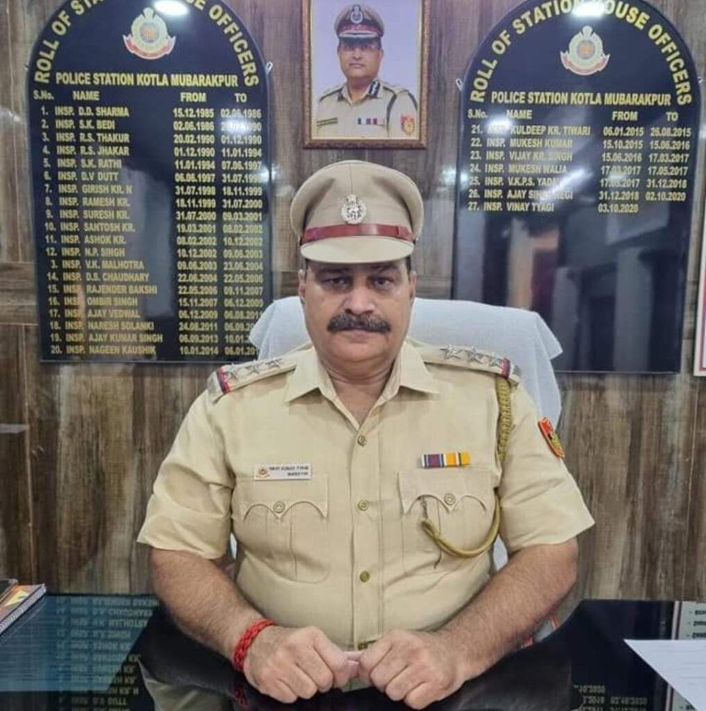 SHO पर सब-इंस्पेक्टर ने लगाया पैसे मांगने का आरोप। DCP ने चुप्पी साधी। The SHO of Delhi's Kotla Mubarakpur police station has been accused of corruption by his subordinate sub-inspector.Alleged encounter