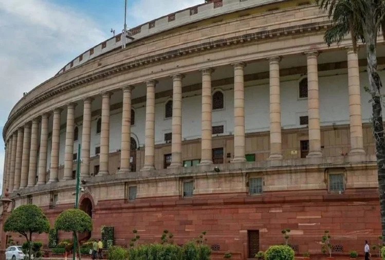 समय से पहले समाप्त हुआ सत्र संसद का शीतकालीन सत्र, लोकसभा-राज्यसभा की कार्यवाही अनिश्चित काल के लिए स्थगित The winter session of Parliament ended on Wednesday, a day ahead of its scheduled time. The government has accomplished most