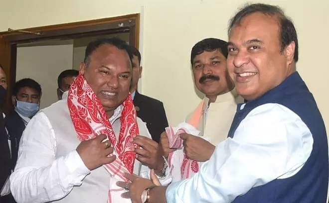 असम में भाजपा सरकार में शामिल हुए कांग्रेस विधायक, कारण बताओ Congress MLA Shashikanta Das joined the BJP government in Assam on Monday, the first day of the winter session of the Assembly.