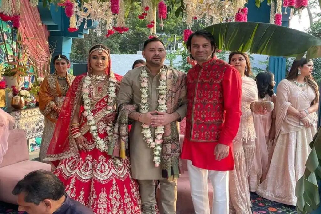 शादी के बंधन में बंधे तेजस्वी यादव, यहां देखें तस्वीरें.. Tejashwi Yadav, the younger son of RJD chief Lalu Yadav and Leader of Opposition in Bihar Assembly, tied the knot on Thursday. earlier today