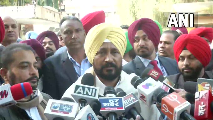 सीएम चन्नी ने लुधियाना कोर्ट ब्लास्ट की निंदा की, ‘शांति भंग करने की कोशिश करने वालों को बख्शा नहीं जाएगा’ Chief Minister Charanjit Singh Channi strongly condemned the Ludhiana court blast. He said that some anti-national and anti-state forces