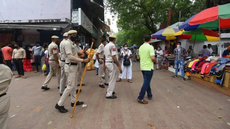 पिछले 2 दिन में दिल्ली सरकार नें कोविड-19 प्रोटोकॉल के उल्लंघन पर लगाया 1.5 करोड़ का जुर्माना The Delhi government has geared up to strictly follow the covid-19 protocol in the city. Action will be taken against the people for breaking
