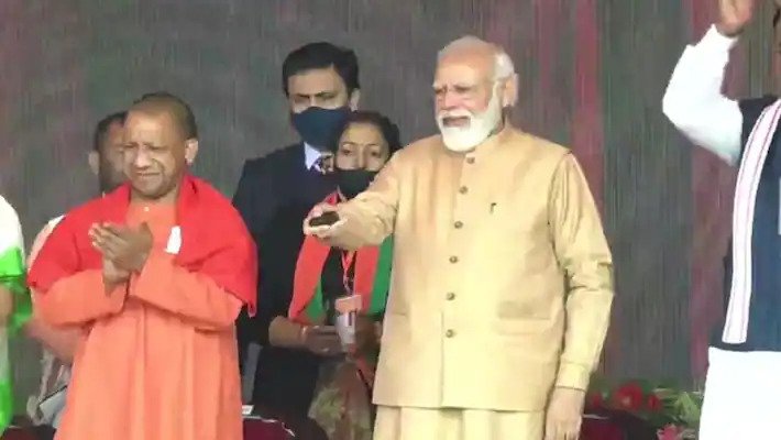 23 दिसंबर को यूपी के 20 लाख से अधिक निवासियों को ग्रामीण आवासीय अधिकार रिकॉर्ड ‘घरौनी’ वितरित करेंगे प्रधानमंत्री मोदी The Prime Minister is constantly striving to work for the development and economic progress of his constituency Varanasi. Moving forward