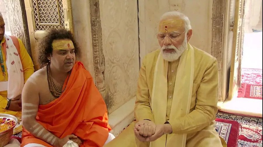 पीएम मोदी ने किया काशी विश्वनाथ कॉरिडोर का उद्घाटन Prime Minister Narendra Modi today inaugurated the first phase of Kashi Vishwanath Dham constructed at a cost of about Rs 339 crore