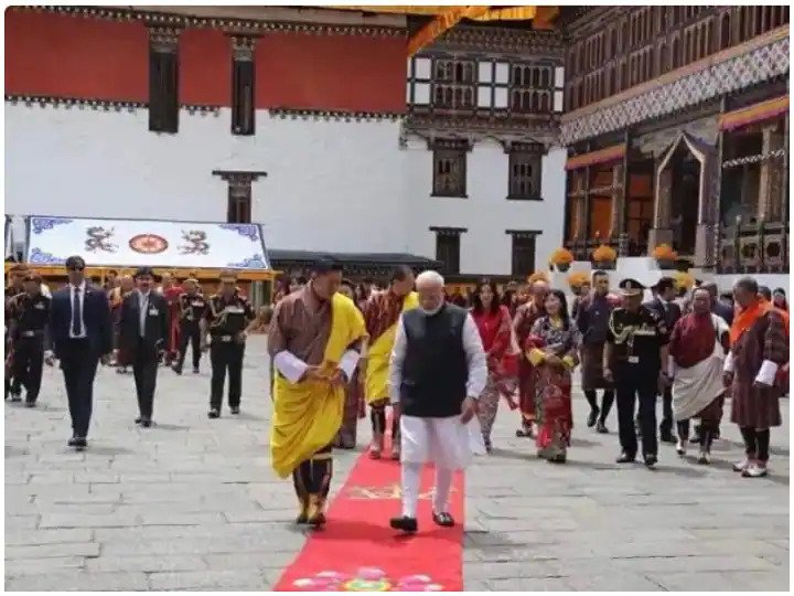 प्रधानमंत्री नरेन्द्र मोदी को भूटान के सर्वोच्च नागरिक पुरस्कार से किया गया सम्मानित, पीएम मोदी ने व्यक्त किया आभार country's highest civilian award 'Order of the Druk Gyalpo' on the Prime Minister, Shri Narendra Modi, on the occasion of the country's