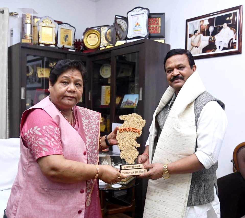 छत्तीसगढ़ अपडेट- राज्यपाल अनुसुईया उइके से छत्तीसगढ़ राज्य अनुसूचित जनजाति आयोग के अध्यक्ष ने की भेंट