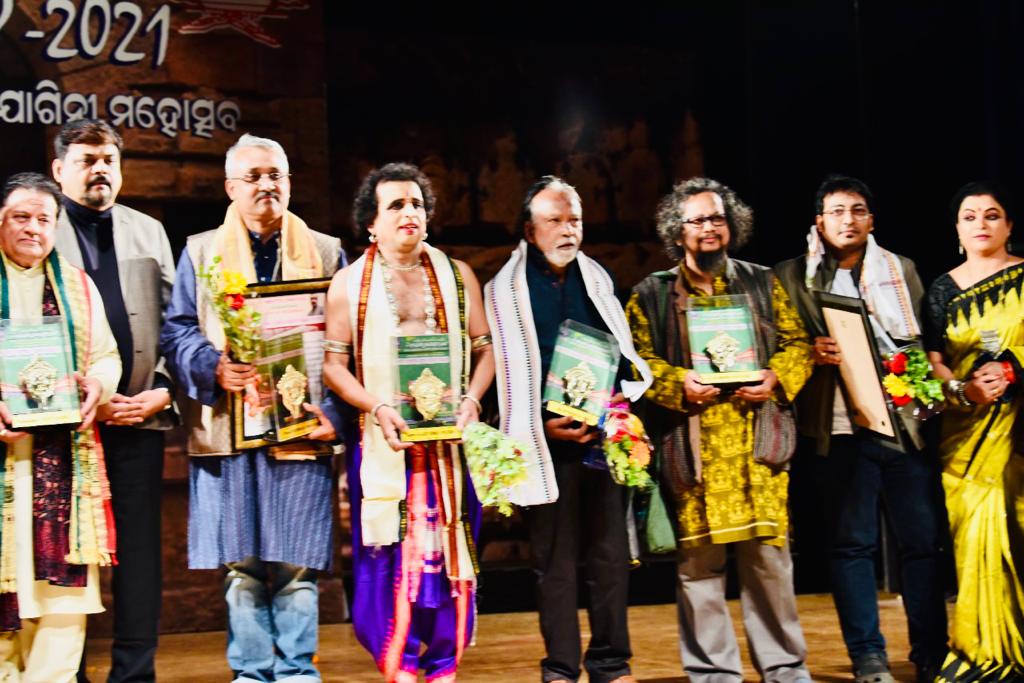 ओडिशा के भुवनेश्वर में आयोजित हुआ 15वां अंतर्राष्ट्रीय चौसथी योगिनी महोत्सव The connoisseurs experienced the magic and mesmerism of Odissi dance, folk dance of Odisha and devotional music during the grand cultural