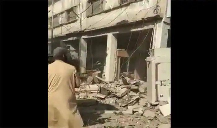 पाकिस्तान के कराची के एक बिल्डिंग में विस्फोट, 10 लोगों की मौत An explosion took place in a building in Karachi, Pakistan this afternoon, in which 10 people have died, while many are injured.