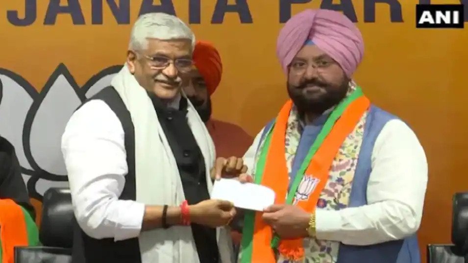 पंजाब में कांग्रेस को झटका, विधायक फतेहजंग सिंह बाजवा और बलविंदर सिंह लाडी समेत 16 नेता भाजपा में शामिल 16 leaders of the state, including famous former international cricketer Dinesh Mongia hailing from Punjab and two sitting Congress MLAs,