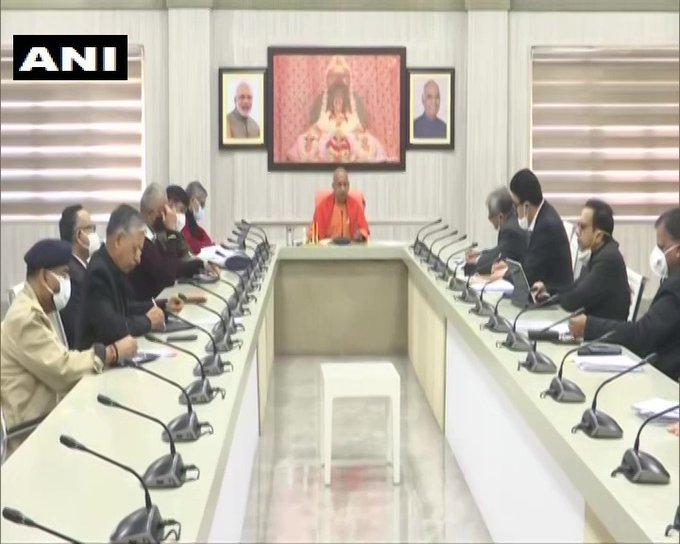 योगी सरकार ने भी ओमिक्रॉन के खतरें को देखते हुए राज्य में लगाया नाइट कर्फ्यू, शादी समारोह में 200 लोगों को शामिल होने की अनुमति After MP, now the Yogi government of UP has also imposed a statewide night curfew in the state from Saturday 25 December. Yogi government