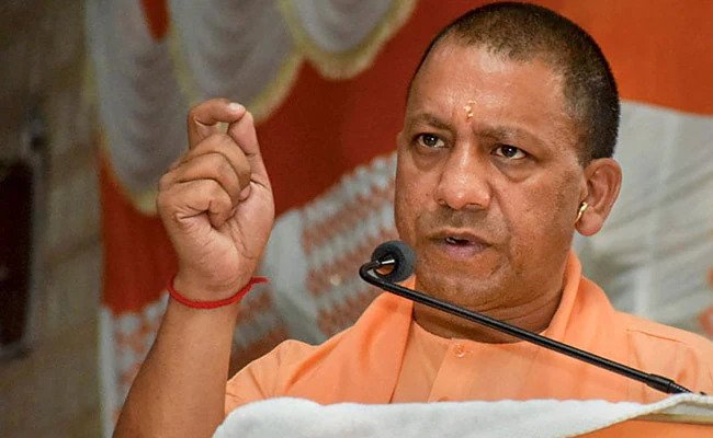 सपा, बसपा सरकारों ने जनता के कल्याण के लिए पैसे का दुरुपयोग किया होता- योगी आदित्यनाथ Uttar Pradesh Chief Minister Yogi Adityanath addressed a gathering at the BJP's Jan Vishwas Yatra in Farrukhabad on Wednesday.