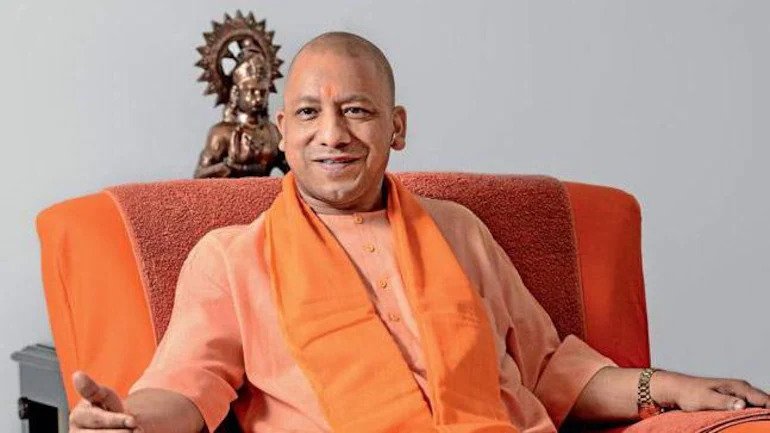 मुख्यमंत्री योगी आदित्यनाथ और सूचना प्रसारण मंत्री करेंगे गोरखपुर दूरदर्शन अर्थ स्टेशन का लोकार्पण He was accompanied by State Chief Minister Yogi Adityanath, Lok Sabha MP Ravi Kishan, Doordarshan and All India Radio's DG Shri Mayank