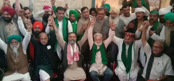 किसान आंदोलन खत्म करने का ऐलान, 11 दिसंबर को होगी घर वापसी- सिंघु-कुंडली बॉर्डर से टेंट हटाने किए शुरू The farmers who have been standing on the borders of Delhi for the last 14 months have called off the agitation. The United Kisan Morcha