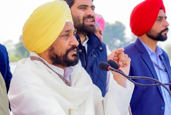 पंजाब की चन्नी सरकार ने किया ऐलान, किसानों का 2 लाख तक का कर्ज होगा माफ Chief Minister Charanjit Singh Channi gave Rs 2 lakh to about 1.09 lakh small and marginal farmers with ownership rights of up