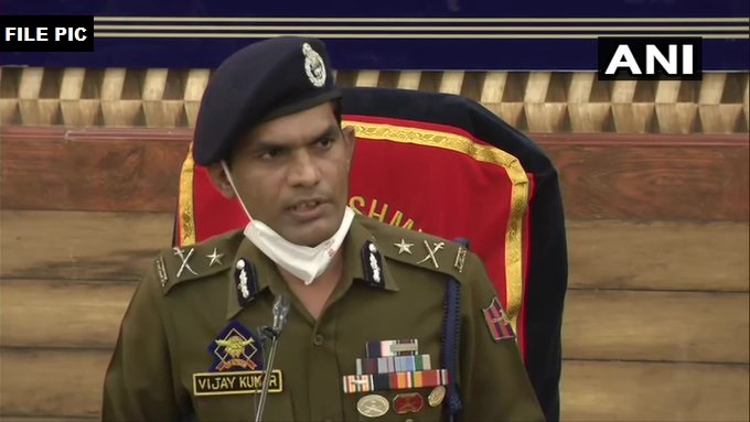 जम्मू-कश्मीर के अवंतीपोरा में मुठभेड़ जारी, एक आतंकी ढ़ेर terrorists and security forces has been going on since Sunday morning in Budgam area of Awantipora in Jammu and Kashmir's