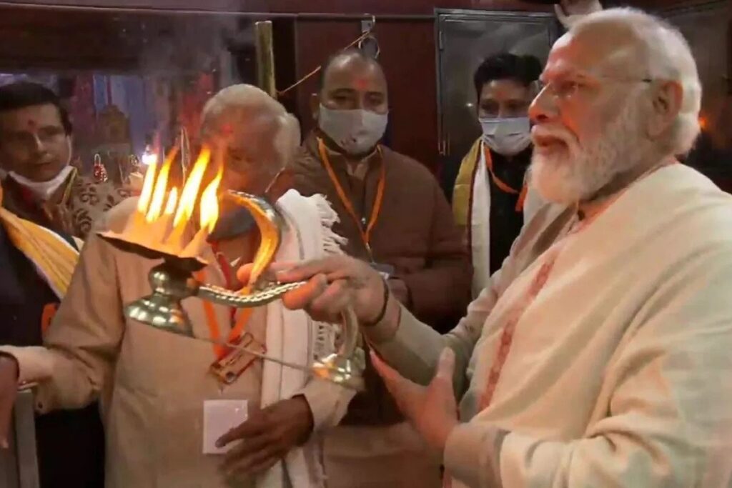प्रधानमंत्री नरेंद्र मोदी ने वाराणसी के काल भैरव मंदिर में की पूजा-अर्चना