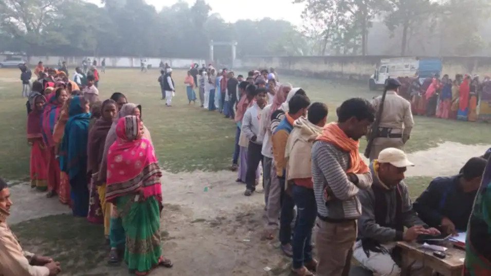 पंचायत चुनाव के आखिरी चरण का मतदान जारी, वोटिंग से पहले एक मुखिया और एएसआई की हत्या