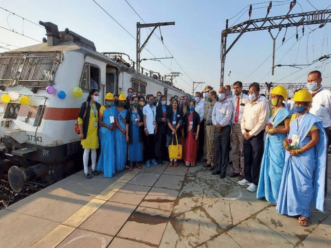 रेलवे ने महिला यात्रियों को दी बड़ी खुशखबरी, लंबी दूरी की ट्रेनों में भी महिलाएं कर सकेंगी आरामदायक और सुरक्षित यात्रा Railways has given great news to women passengers. Yes, Union Railway Minister Ashwini Vaishnav has made a big announcement in this regard.