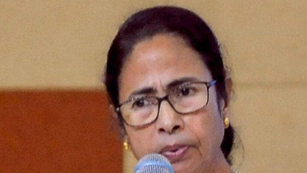 बीरभूम हिंसा: ममता बोलीं, बंगाल के खिलाफ बयान दे रहे ‘लाट साहब’ West Bengal Chief Minister Mamata Banerjee is emerging as the main face of the opposition. Mamta was in Mumbai on Wednesday