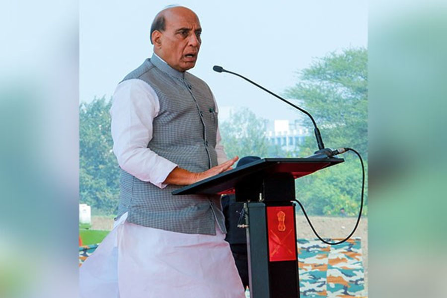 राजनाथ सिंह ने दी पूर्व पीएम चौधरी चरण सिंह को श्रद्धांजलि, किसान दिवस की दी बधाई Defense Minister Rajnath Singh greeted the farmers of the country on the occasion of the birth anniversary of former Prime Minister Chaudhary