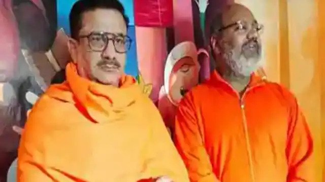शिया वक्फ बोर्ड के पूर्व चेयरमैन वसीम रिजवी ने अपनाया हिन्दू धर्म, डासना देवी मंदिर में हुआ धर्म परिवर्तन कार्यक्रम Former chairman of Uttar Pradesh Shia Waqf Board, Waseem Rizvi has left Islam and embraced Sanatan Dharma, after which his new