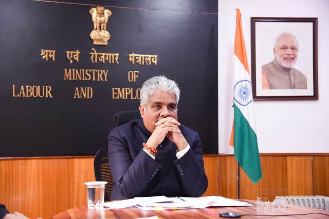 प्रवासी श्रमिकों की शिकायतों को दूर करने के लिए देश भर में 21 निगरानी केंद्र फिर से सक्रिय- भूपेंद्र यादव