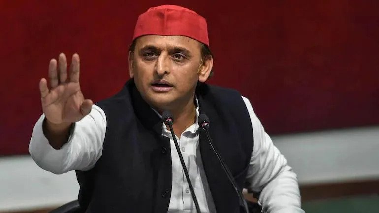 UP Election 2022: 80 बनाम 20 के बयान पर अखिलेश यादव का CM योगी को जवाब Samajwadi Party President Akhilesh Yadav took a dig at Chief Minister Yogi Adityanath, saying that by "80 vs 20" he meant