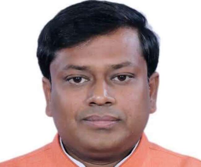 पश्चिम बंगाल: राज्य भाजपा अध्यक्ष सुकांत मजूमदार कोविड पॉजिटिव, सीएम ममता ने फोन पर जाना हाल Bengal BJP President Sukanta Majumdar has become corona infected. After this he has been admitted to a private hospital in the metropolis.