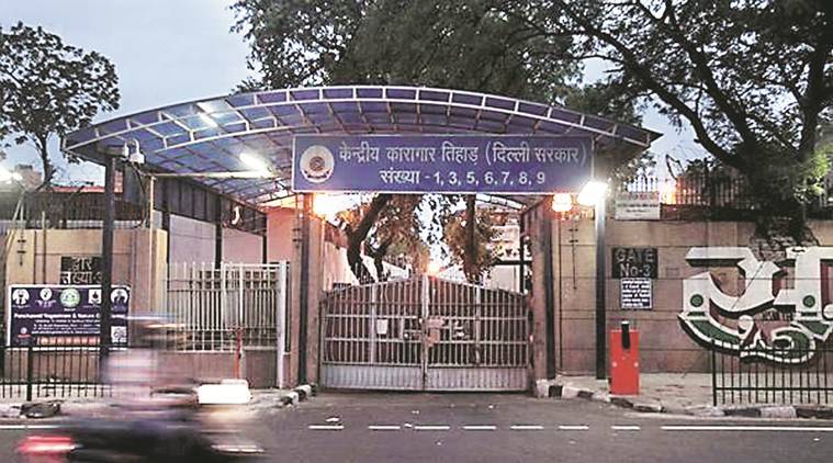 तिहाड़ जेल में फूटा कोरोना बम, 66 बंदी और 48 कर्मचारी हुए कोविड पॉजिटिव़ Corona infection is creating havoc in the capital Delhi. One department after another is rapidly falling prey to it. First Parliament,