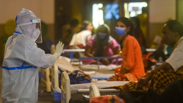 देशभर में कोविड-19 प्रतिबंधों में दी जा रही है ढ़ील