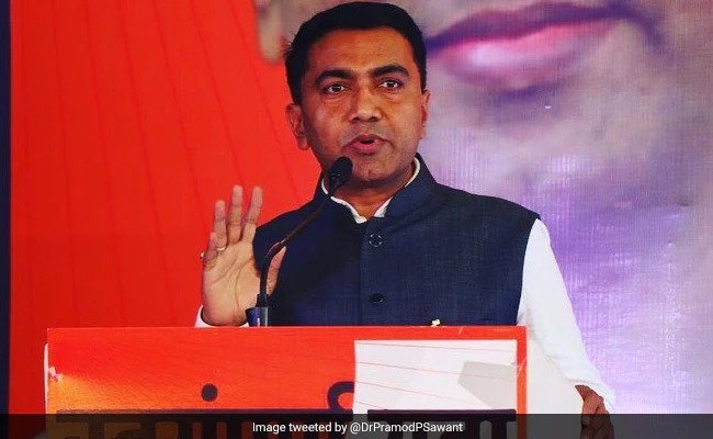 गोवा: कोविड के बढ़ते मामलों को देखते हुए सार्वजनिक सभा 100 लोगों के शामिल होने के लिए गाईडलाइन जारी Amid rising COVID cases in Goa, CM Pramod Sawant informed that public gatherings in the state have been restricted to 100 people