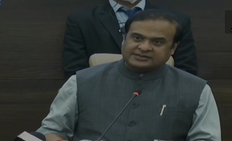 कोरोना के बढ़ते मामलों को देखते हुए असम सरकार ने लगाया नाइट कर्फ्यू, स्कूलों को भी किया गया बंद Giving information about the situation of covid in the state, Assam Chief Minister Himanta Biswa Sarma said that the rules of