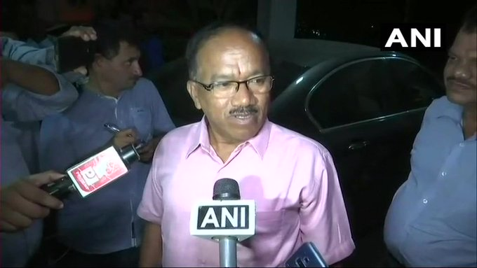 चुनावों से पहले BJP को झटका, टिकट नहीं मिलने से नाराज चल रहे लक्ष्मीकांत पारसेकर ने किया पार्टी छोड़ने का ऐलान Former Goa Chief Minister and senior party leader Laxmikant Parsekar angry over BJP not giving tickets for next month's state assembly