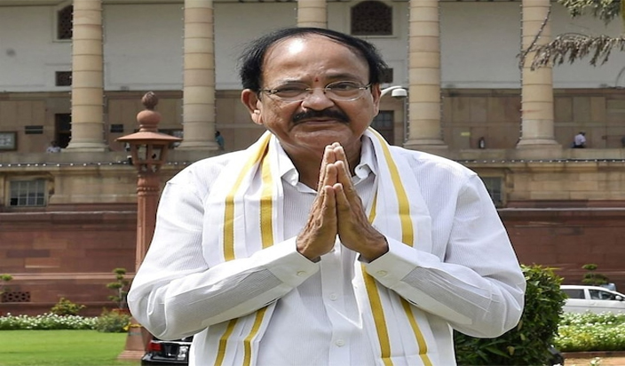 उपराष्ट्रपति एम वेंकैया नायडू ने लोहड़ी पर देशवासियों को दी बधाई Vice President M Venkaiah Naidu on Thursday extended his greetings on the occasion of Lohri. In a tweet, the Vice President said,