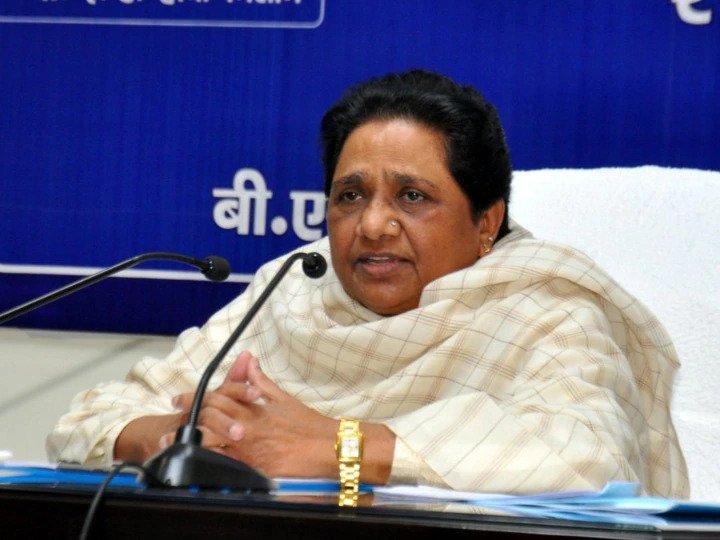 मायावती का बड़ा दांव, दूसरी पार्टी से आए इन नेताओं को दिया तत्काल टिकट Bahujan Samaj Party chief Mayawati on Thursday announced two candidates for the upcoming elections for western Uttar Pradesh.