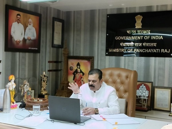 MoS पंचायती राज कपिल पाटिल का कोविड टेस्ट पॉजिटिव Union Panchayati Raj Minister Kapil Patil on Wednesday informed that he has tested positive for COVID-19. He is currently in home isolation.