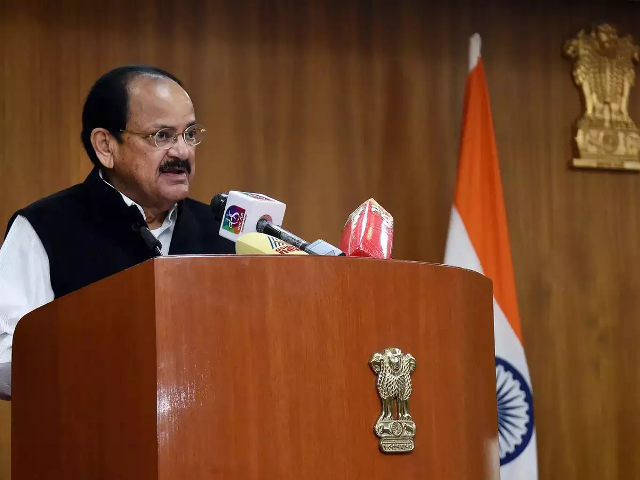 युवाओं में सेवा की भावना पैदा करने की सख्त जरूरत : उपराष्ट्रपति नायडू Vice President M. Venkaiah Naidu emphasizes that there is a dire need to inculcate the spirit of service among the youth from an early age