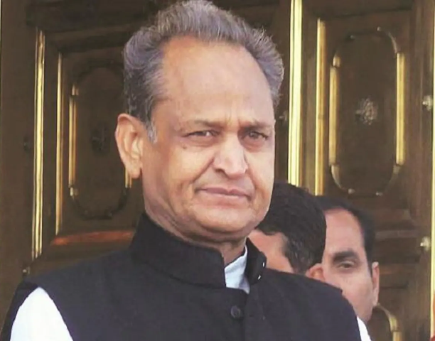 राजस्थान के मुख्यमंत्री अशोक गहलोत ने बाड़मेर रिफाइनरी परियोजना के लिए केंद्र से मांगी मदद