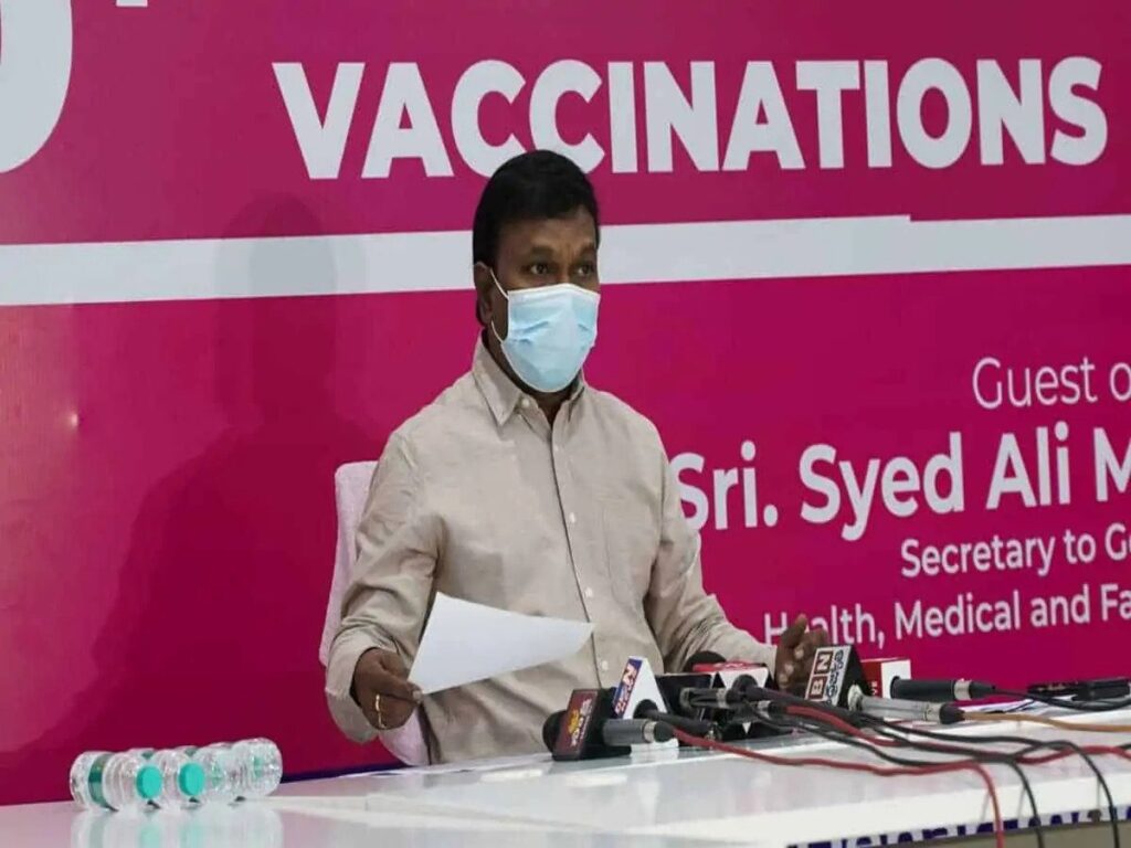 तेलंगाना में स्वास्थ्य कर्मियों के सभी अवकाश रद्द In the wake of the rapid increase in COVID cases due to omicrons, Telangana's Director of Public Health G Srinivasa Rao on Thursday announced