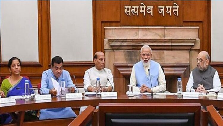 केंद्र ने तीन साल के लिए राष्ट्रीय सफाई कर्मचारी आयोग के कार्यकाल के विस्तार को दी मंजूरी The Union Cabinet, chaired by Prime Minister Narendra Modi, on Wednesday extended the tenure of the National Commission for Safai Karamcharis