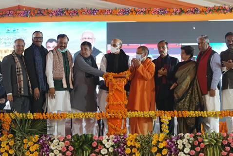 केंद्रीय मंत्री श्री नितिन गडकरी ने उत्तर प्रदेश में 26778 करोड़ रुपये की लागत वाले 821 किलोमीटर के राष्ट्रीय राजमार्गों का उद्घाटन और शिलान्यास किया Union Minister for Road Transport and Highways Shri Nitin Gadkari inaugurated 821 kms of National Highways in Uttar Pradesh at