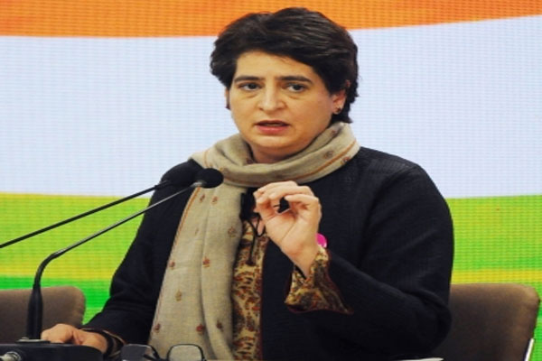 नोएडाः छुग्गियों में वोट मांगने पहुंची प्रियंका गांधी gained momentum ahead of the polling to be held in Noida on February 10. Congress General Secretary Priyanka Gandhi Vadra