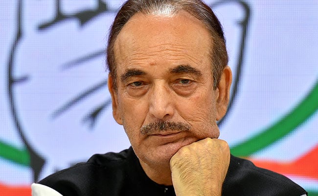 आजाद के पद्म भूषण पर कांग्रेस में रार