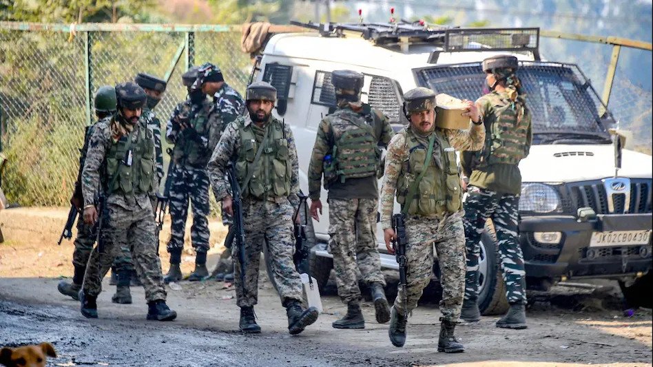 जम्मू-कश्मीर के बडगाम के बडगाम में सुरक्षाबलों ने जैश-ए-मोहम्मद के तीन आतंकवादीयों को किया ढेर Three Jaish-e-Mohammed terrorists were killed in an overnight encounter between security forces and terrorists in Jammu and Kashmir's Budgam