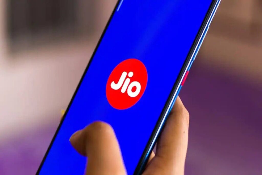 Jio का धमाकेदार प्लान, डेली 2.5GB डाटा के साथ मिलेगी अनलिमिटेड कॉलिंग की सुविधा Reliance Jio has launched a powerful prepaid plan which will give tough competition to other telecom companies Vodafone Idea and Airtel.