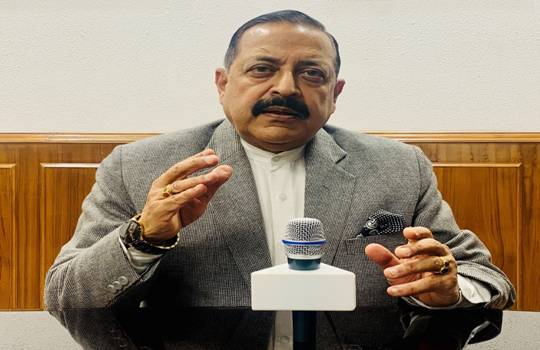 बढ़ते कोविड मामलों के चलते गर्भवती महिला और दिव्यांग कर्मचारियों को कार्यालय आने से दी गई छूट- केंद्रीय मंत्री डॉ. जितेंद्र सिंह Minister of State Dr. Jitendra Singh today informed about the guidelines of the Department of Personnel and Training (DoPT) in