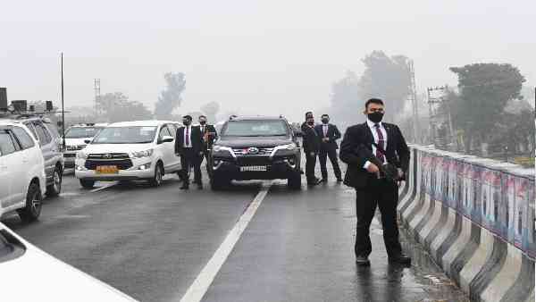 पीएम मोदी की सूरक्षा में चुक: फिरोजपुर के एसएसपी ने दी थी पीएम नरेंद्र मोदी के रूट की जानकारी, पंजाब पुलिस ने फॉलो नही किए थे ‘Blue Book’ के नियम Mistake in PM Modi's security: Firozpur SSP had given information about PM Narendra Modi's route, Punjab Police did not follow 'Blue Book'
