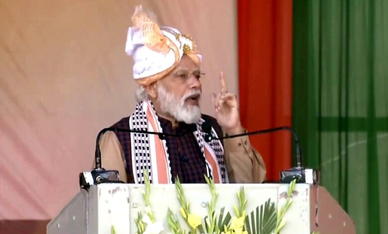 डबल इंजन’ सरकार ने पूर्वोत्तर के लिए ‘एक्ट ईस्ट’ करने का संकल्प लिया है: पीएम मोदी The Prime Minister inaugurated and laid foundation stones of several developmental projects in Imphal today. The PM said, "New development